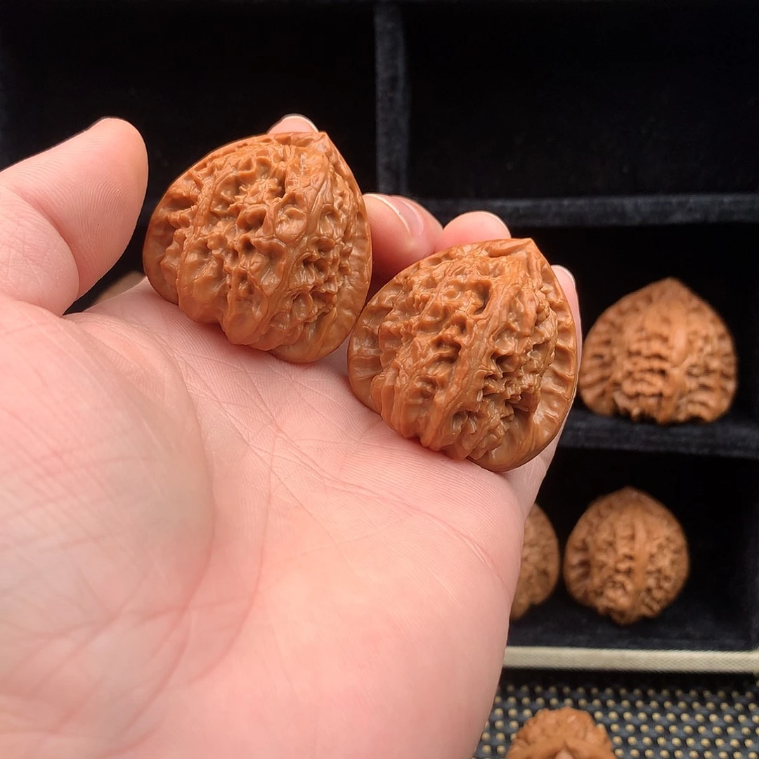 J***L文玩核桃吊坠角白