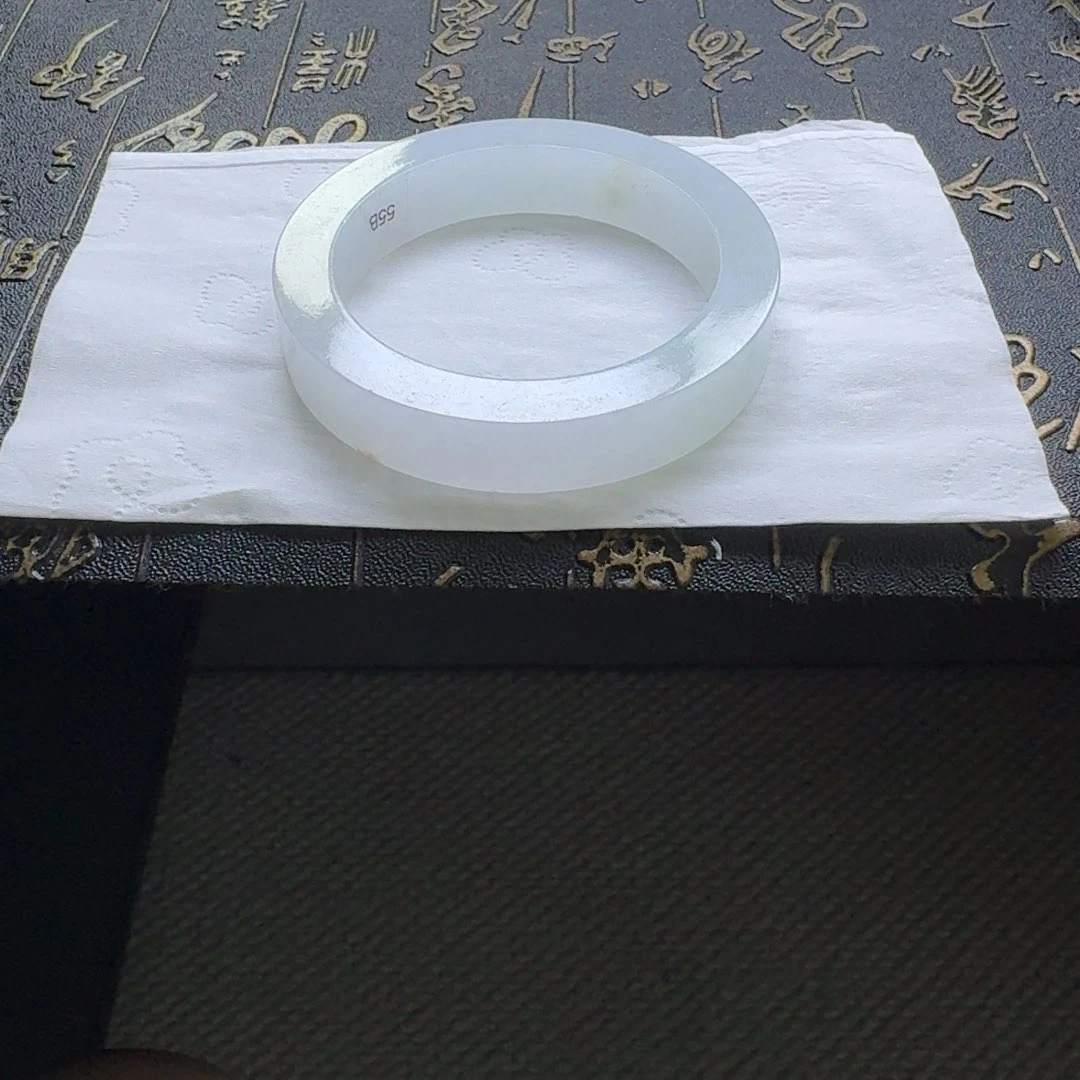 未镶嵌翡翠手镯定制翡翠