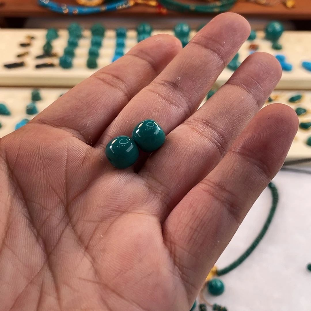 绿松石未镶嵌颈饰