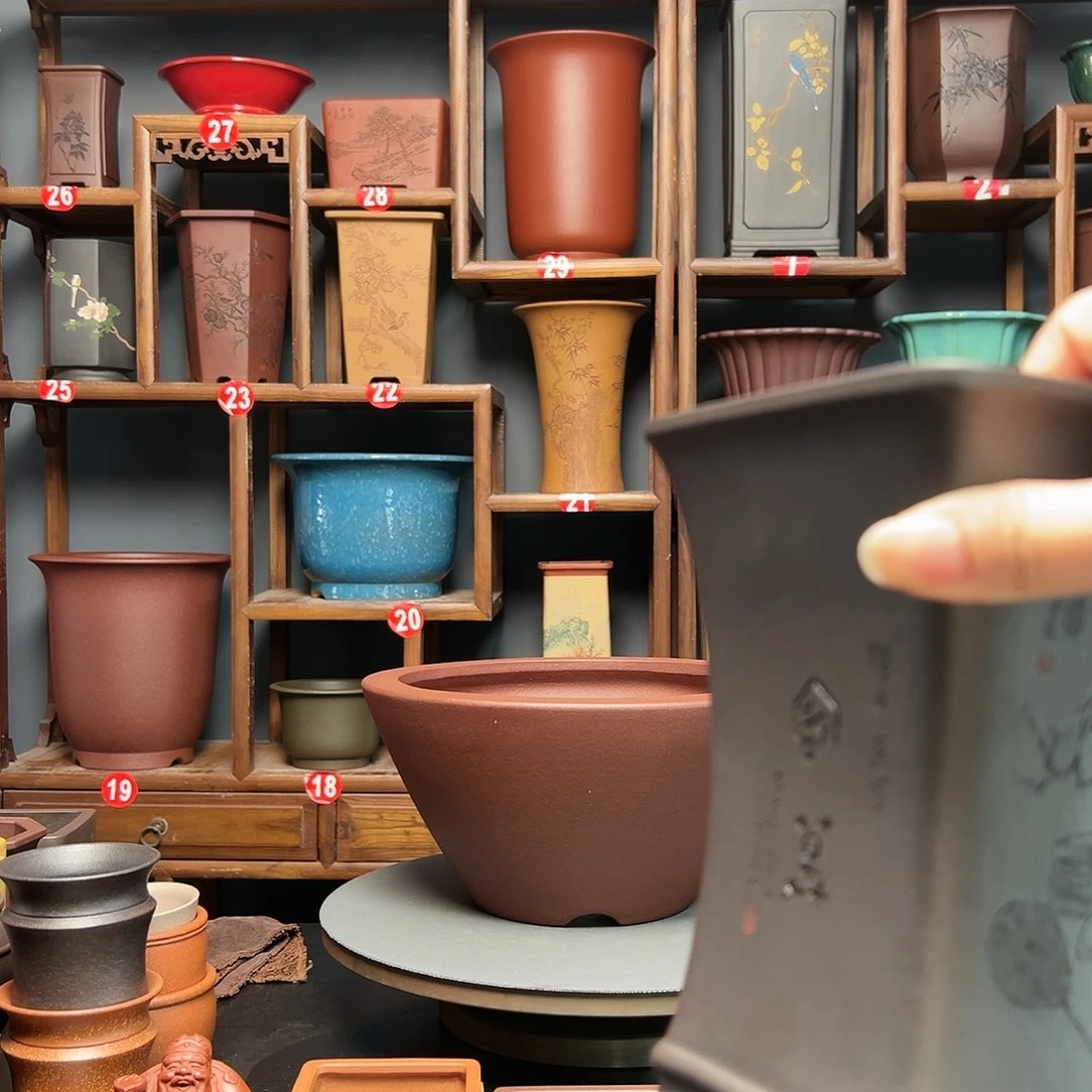 紫砂花盆山**人紫砂花盆