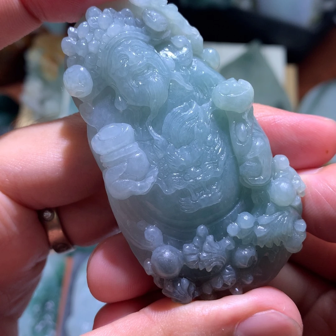 翡翠未镶嵌颈饰财爷爷