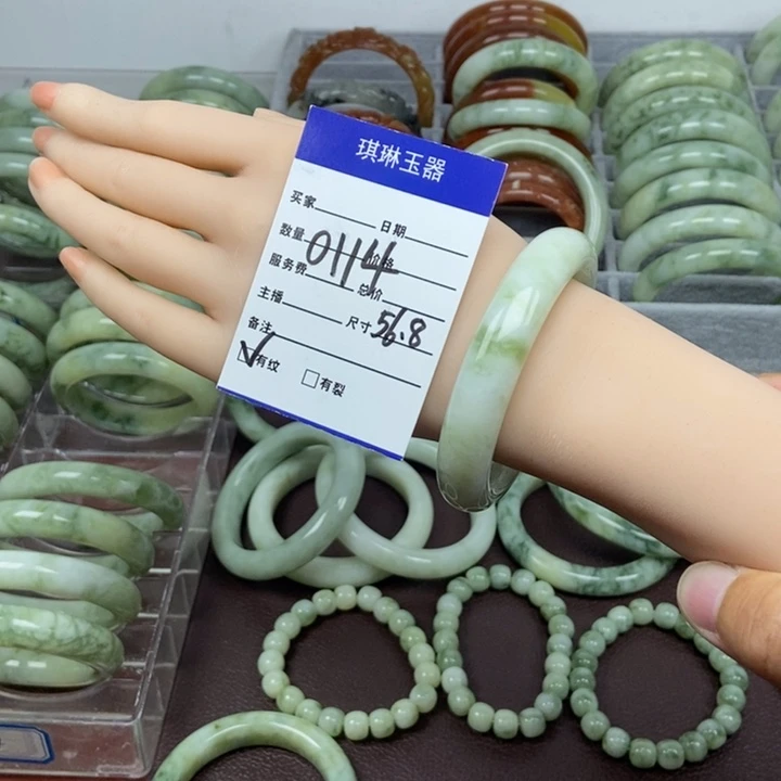 蛇纹石玉手镯未镶嵌