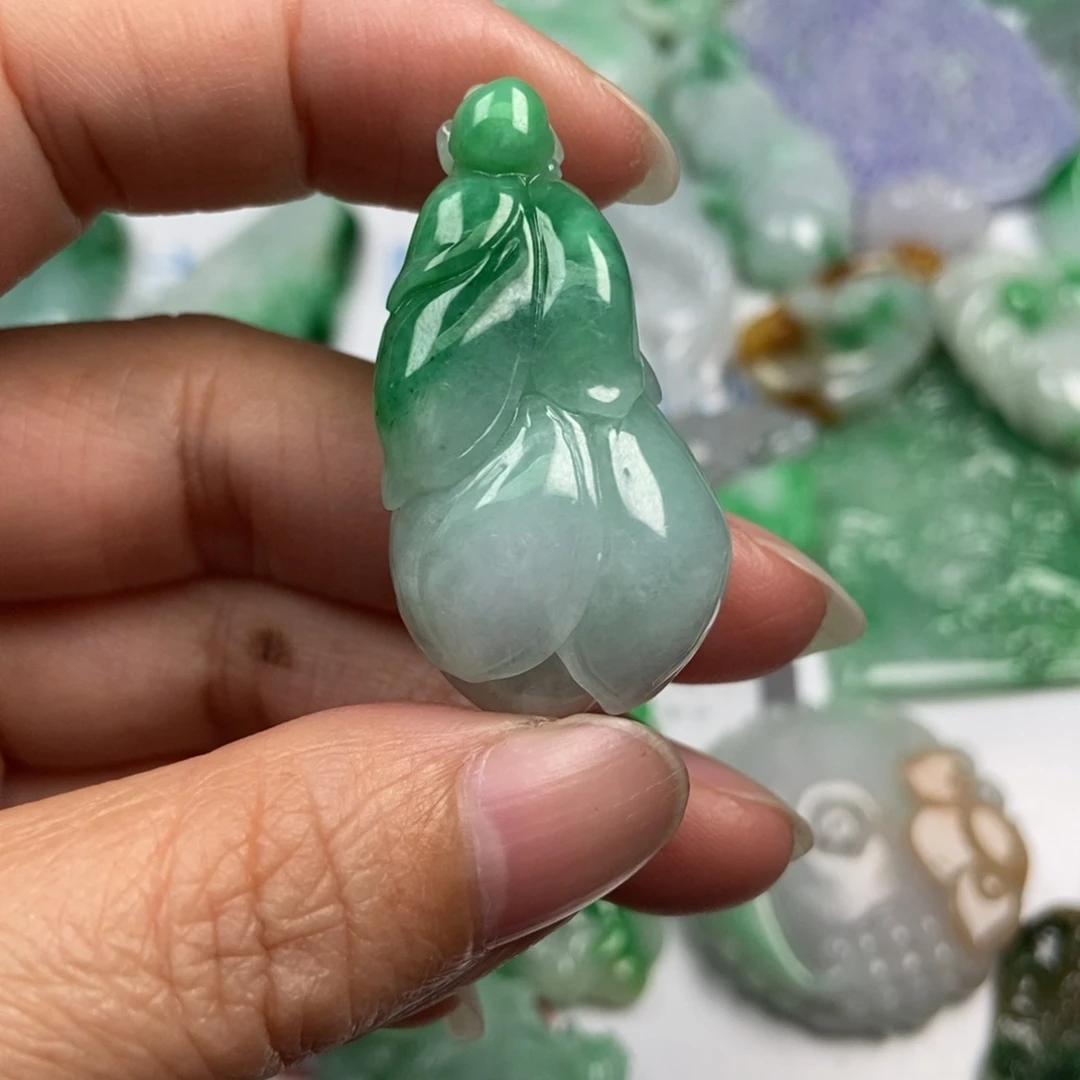 盛***媛翡翠未镶嵌颈饰翡翠