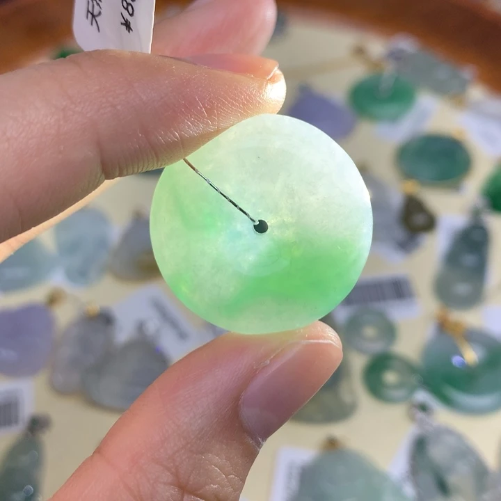 颈饰未镶嵌翡翠油画绿平安扣