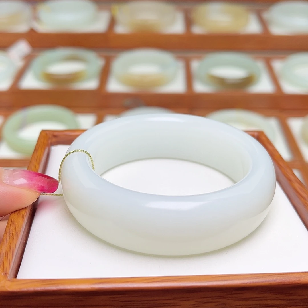 和田玉手镯未镶嵌52.5