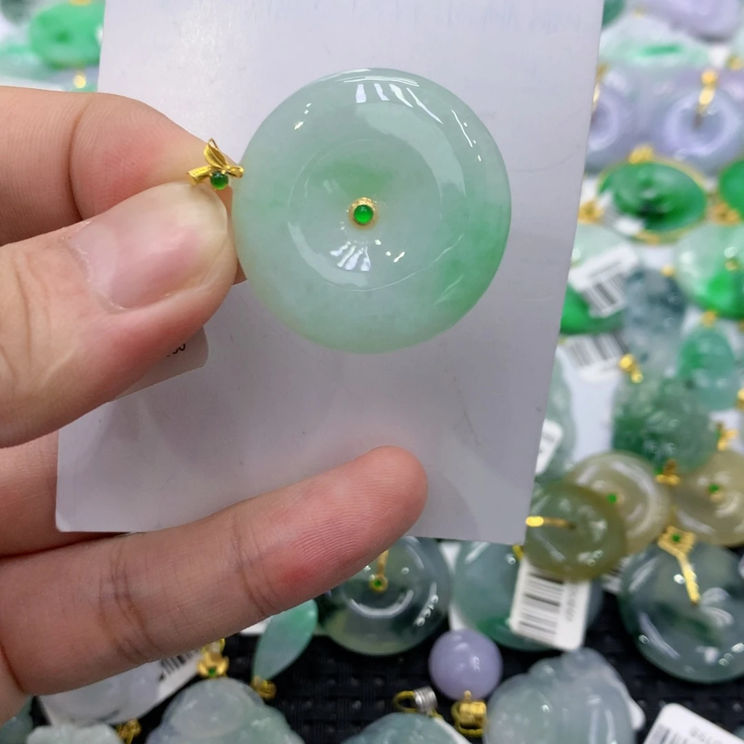 翡翠18K金镶嵌颈饰翡翠