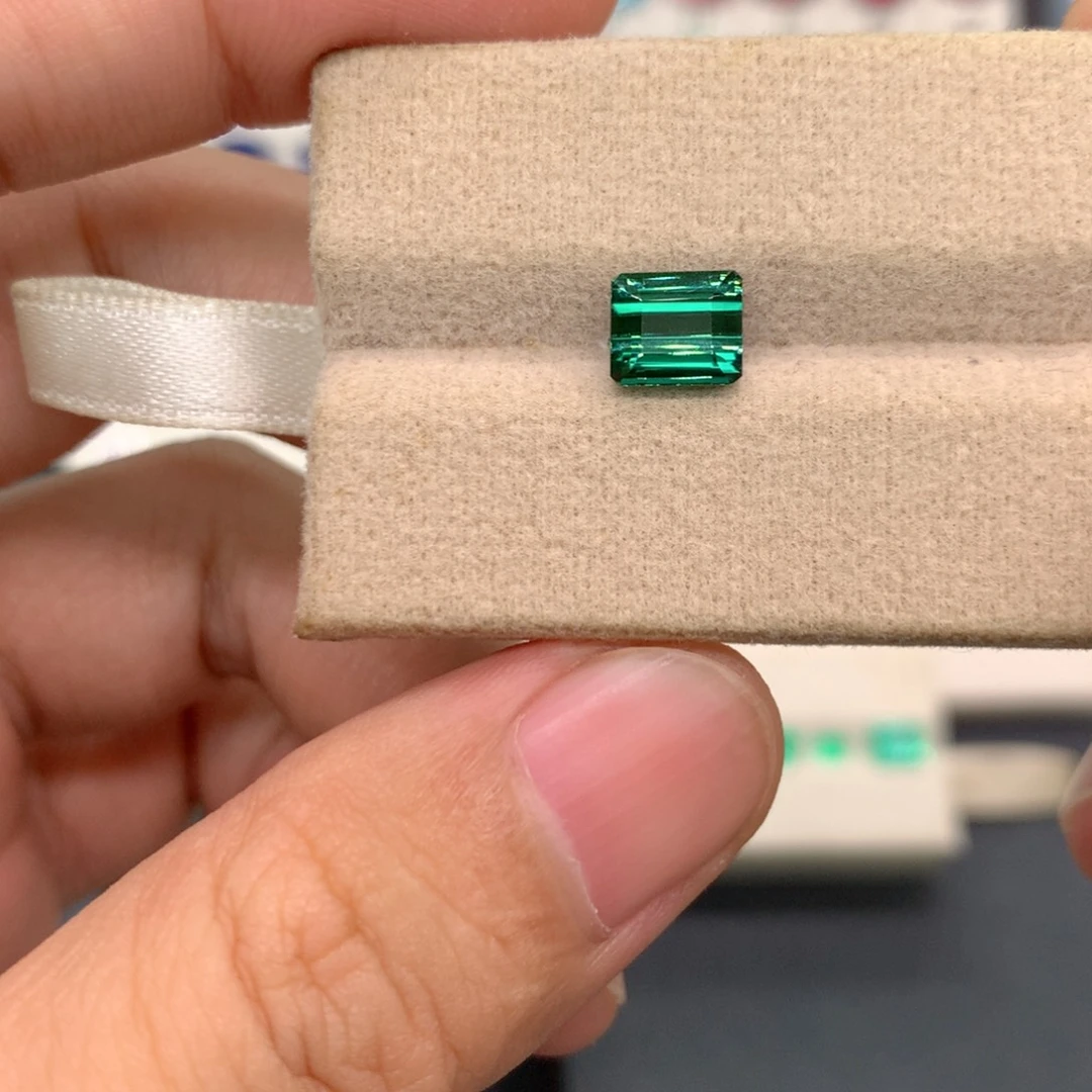 裸石未镶嵌碧玺1.72克拉全净蓝绿色