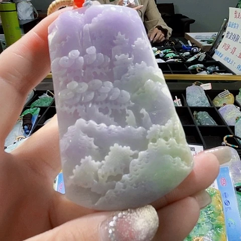 翡翠未镶嵌颈饰一个