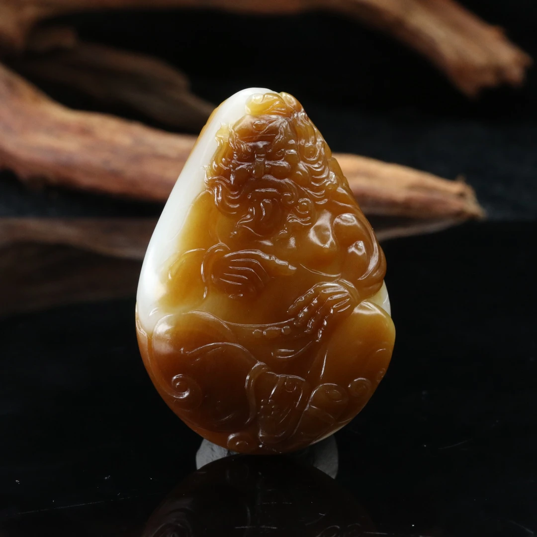 37和田玉且末糖吊坠/101471北京中保拍卖