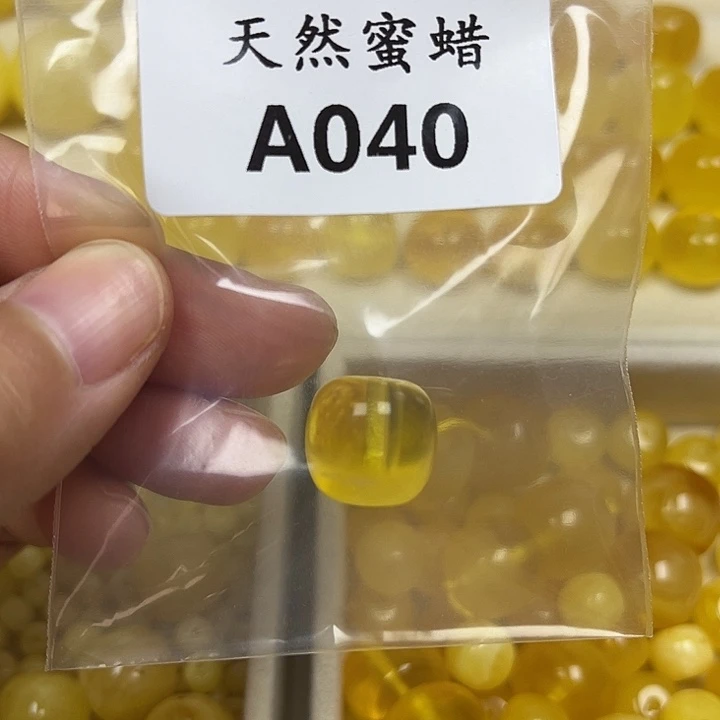 木***师蜜蜡未镶嵌裸石A040