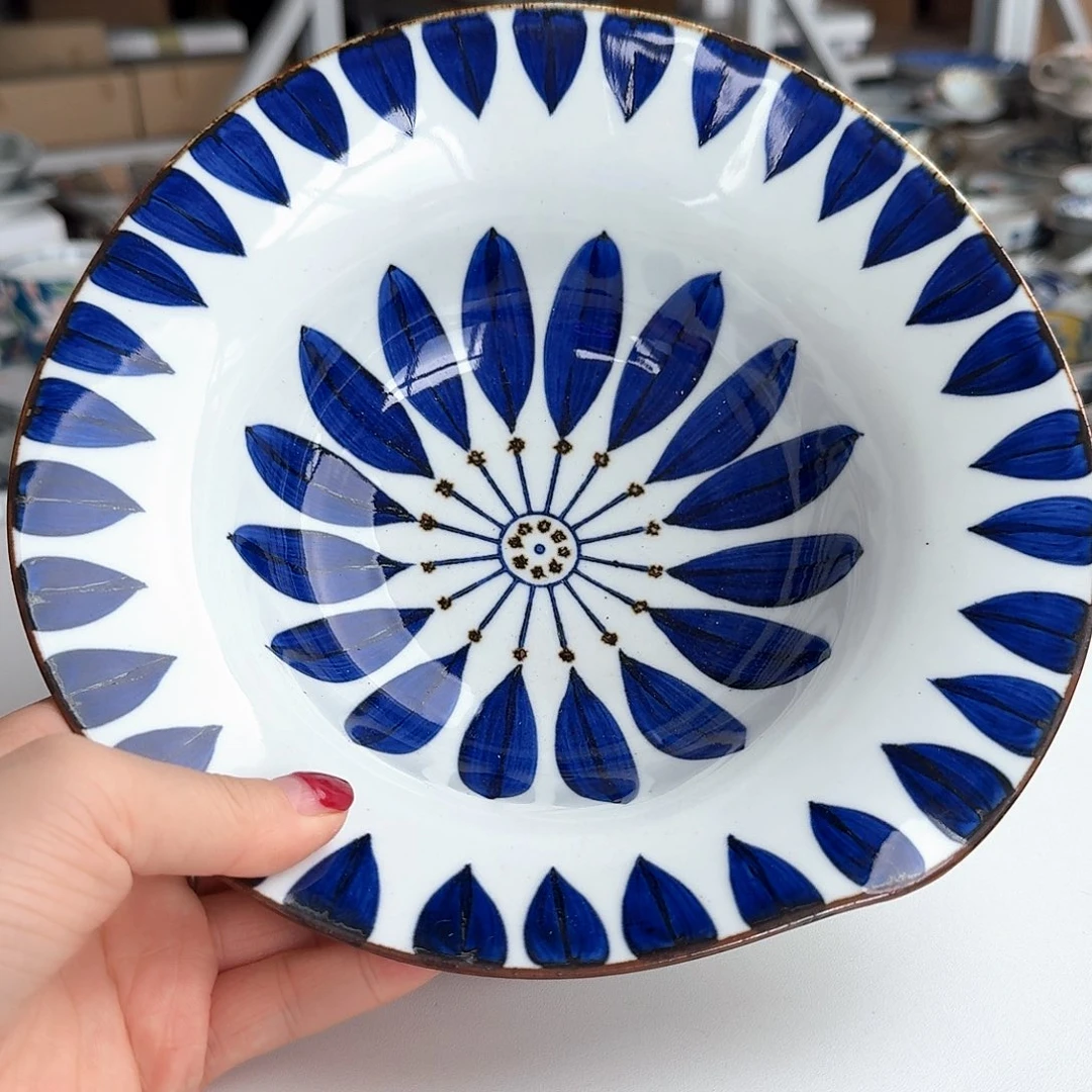 瓷片1只翔芳窑21.5厘米草帽钵，手绘款