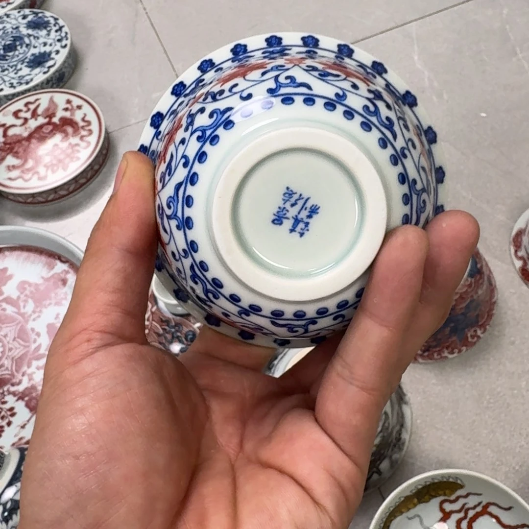 摆件釉里红缠枝莲大压手