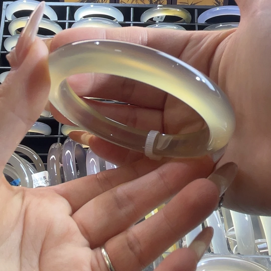 玛瑙/玉髓未镶嵌手镯毕业