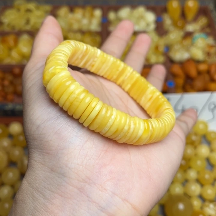 蜜蜡未镶嵌珠宝奇石鸡油黄满蜡妖花饼子手串 微微瑕