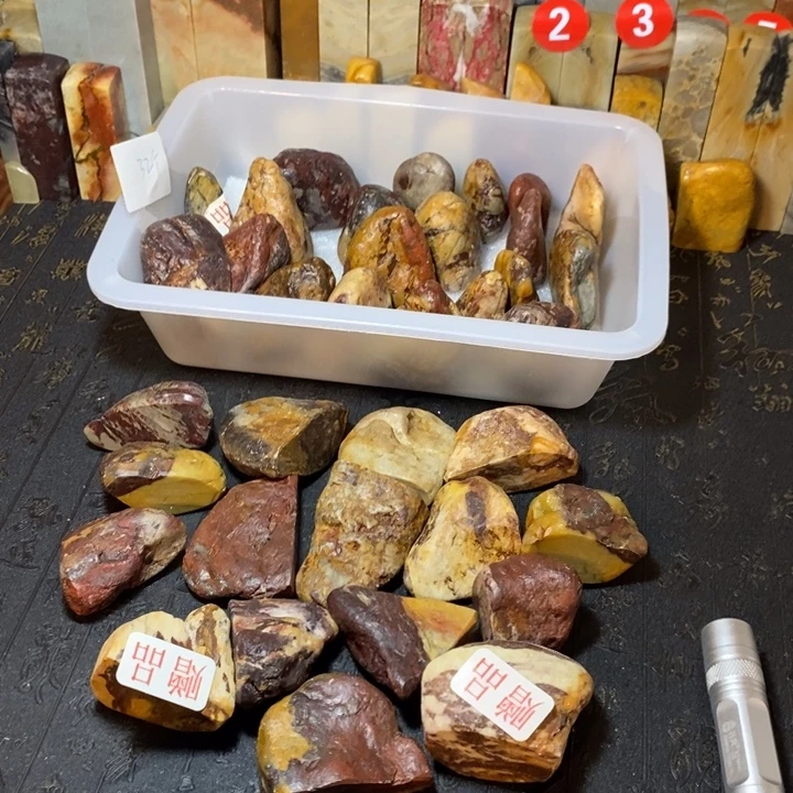文***仔昌化鸡血石印章石