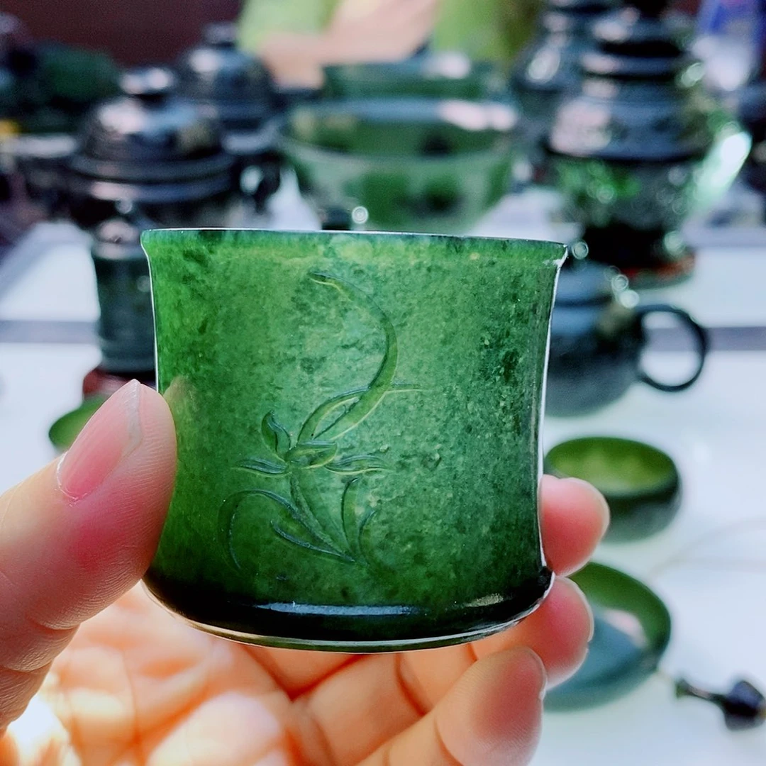 未镶嵌和田玉（青玉）摆件