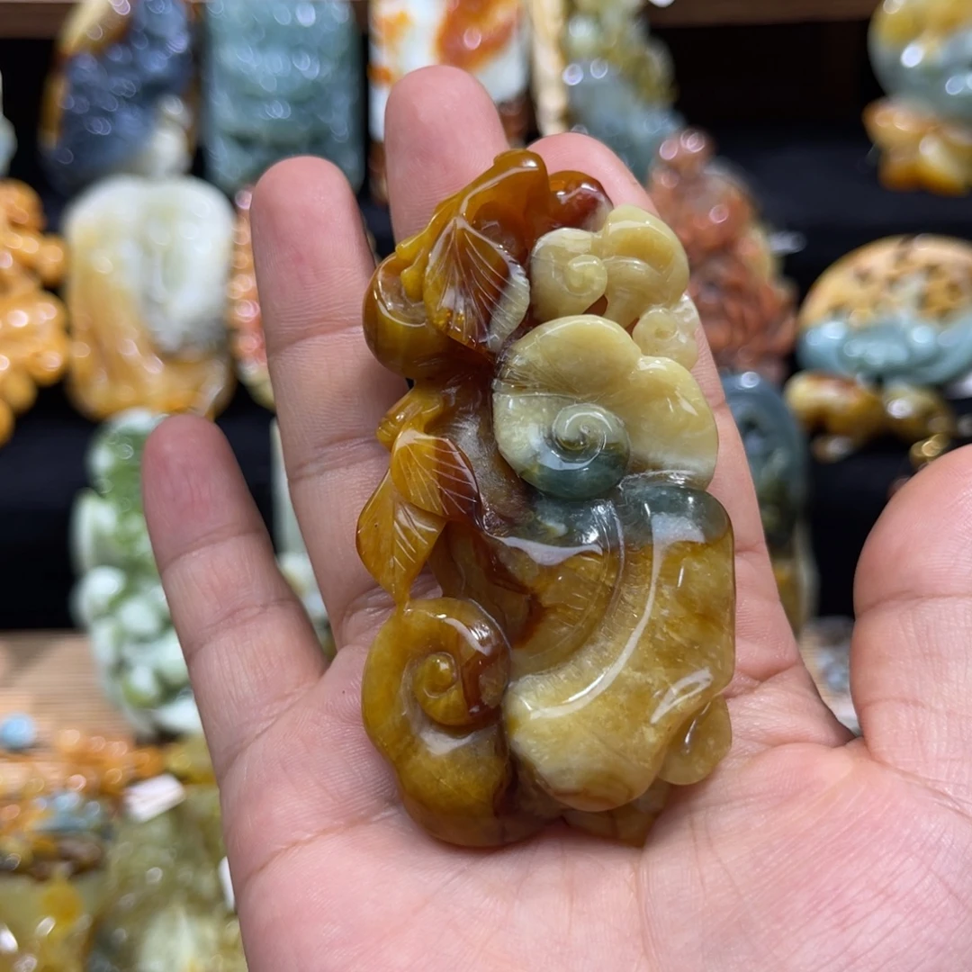 李***姐蛇纹石玉未镶嵌颈饰