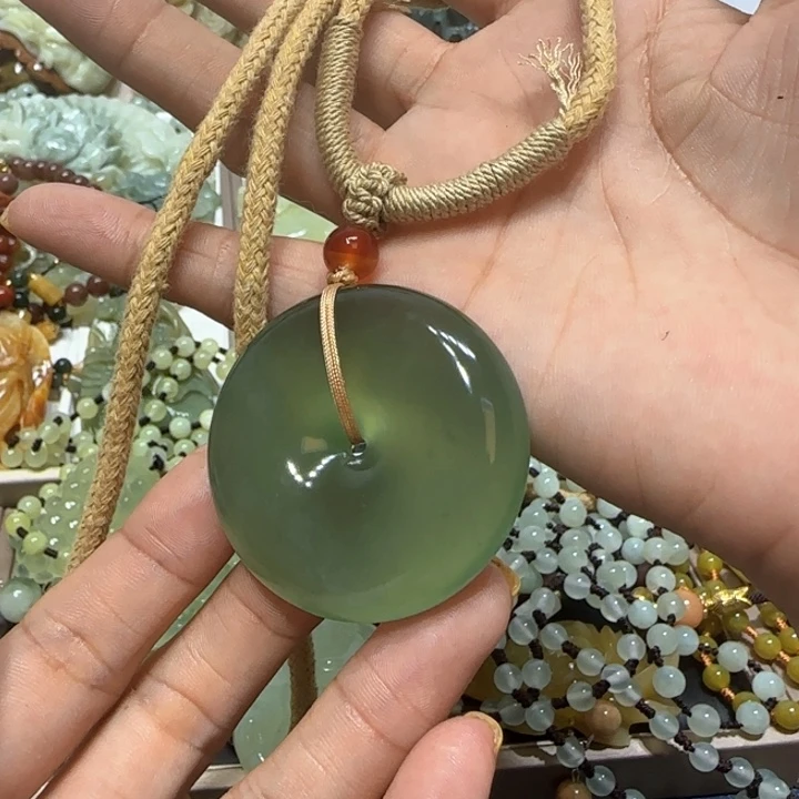 蛇纹石玉未镶嵌吊坠