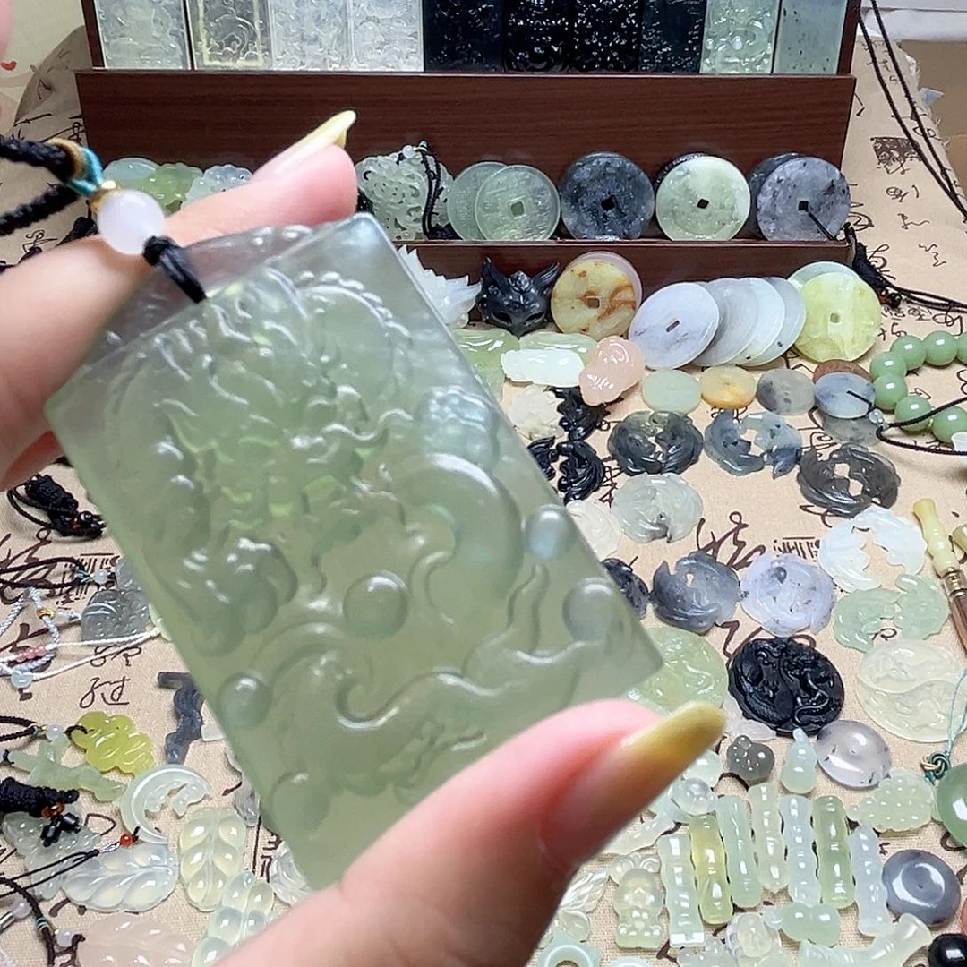 未镶嵌岫玉吊坠(赠链)