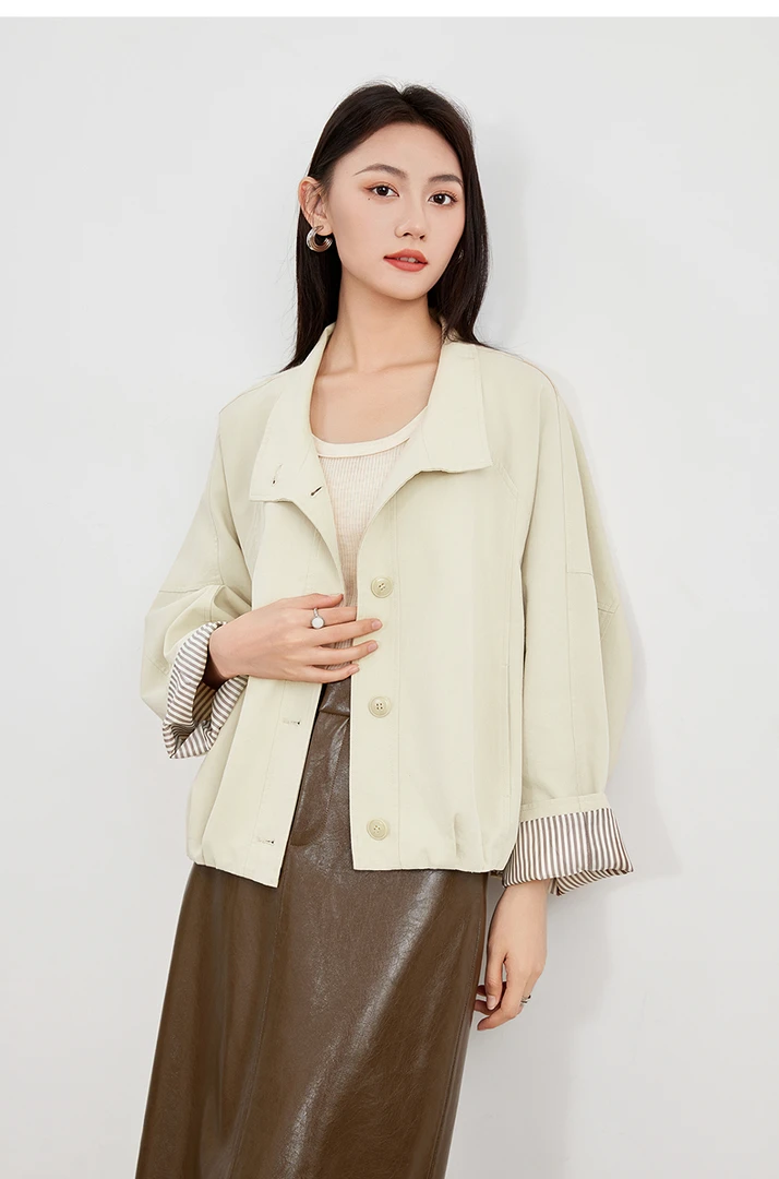 爱客9月新品翻领撞色抽绳廓形短款外套RL25335W003