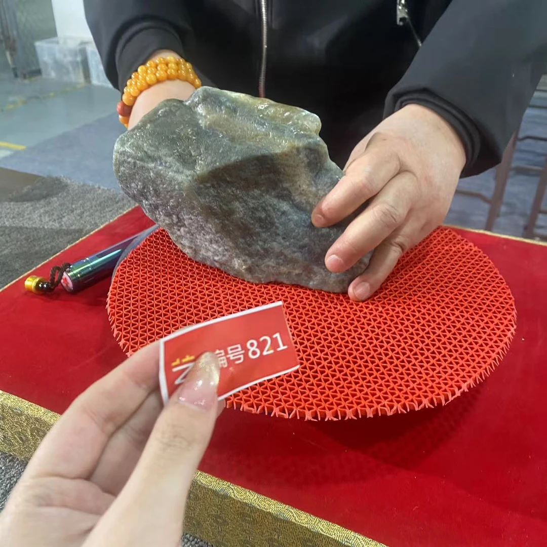 新疆玉料原石发一件编号821
