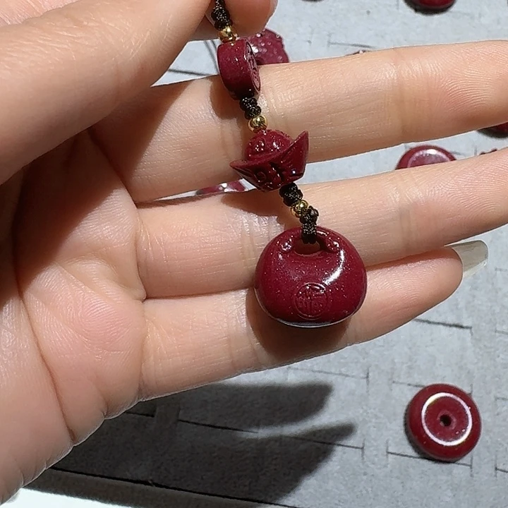 石英质玉颈饰合金