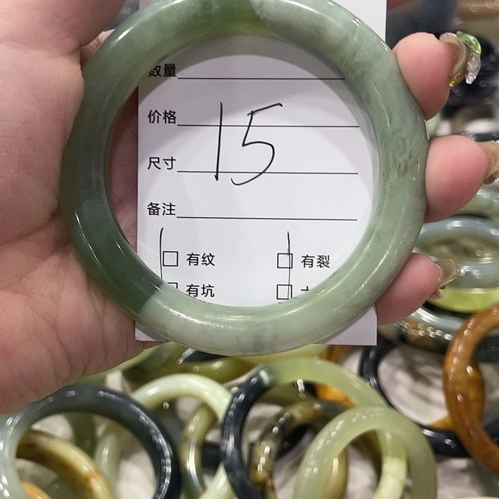 *****未镶嵌手镯透闪石质玉