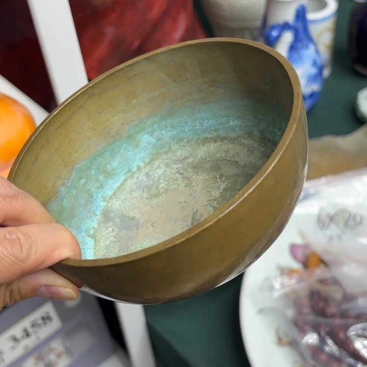 留***燕精美的铜器摆件……