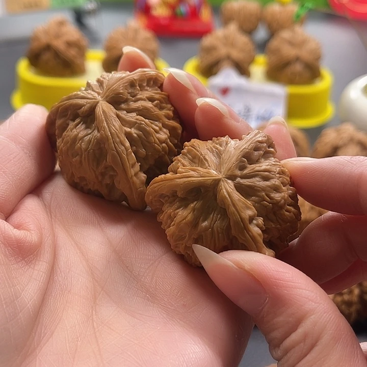 ﹏***︵文玩核桃吊坠拼接白奔