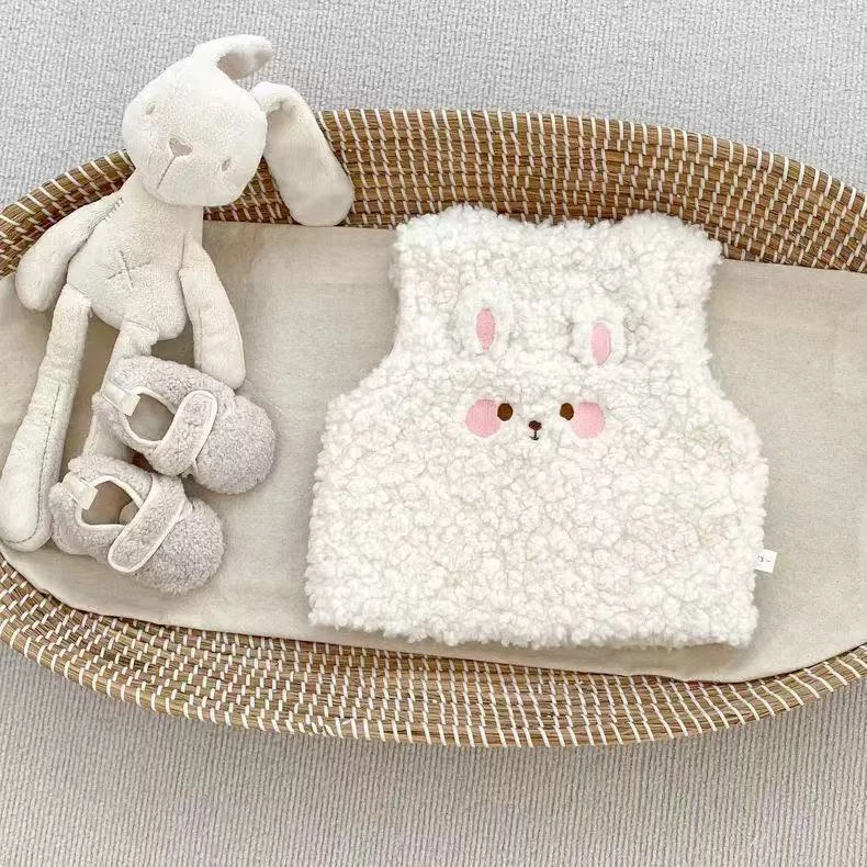 秋冬款宝宝卡通外出百搭刺绣一体绒马甲