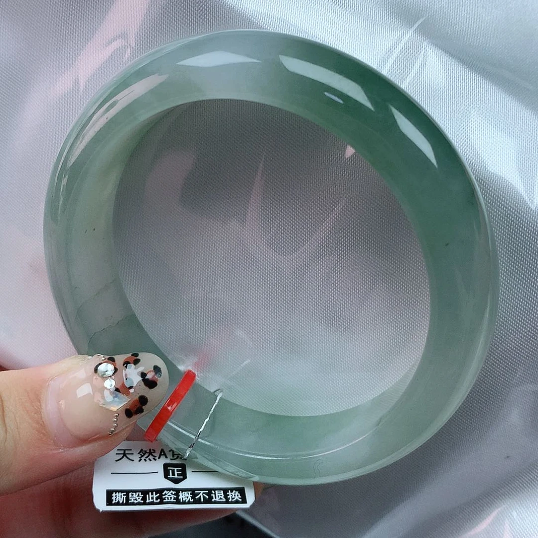 翡翠手镯足铂镶嵌55圈