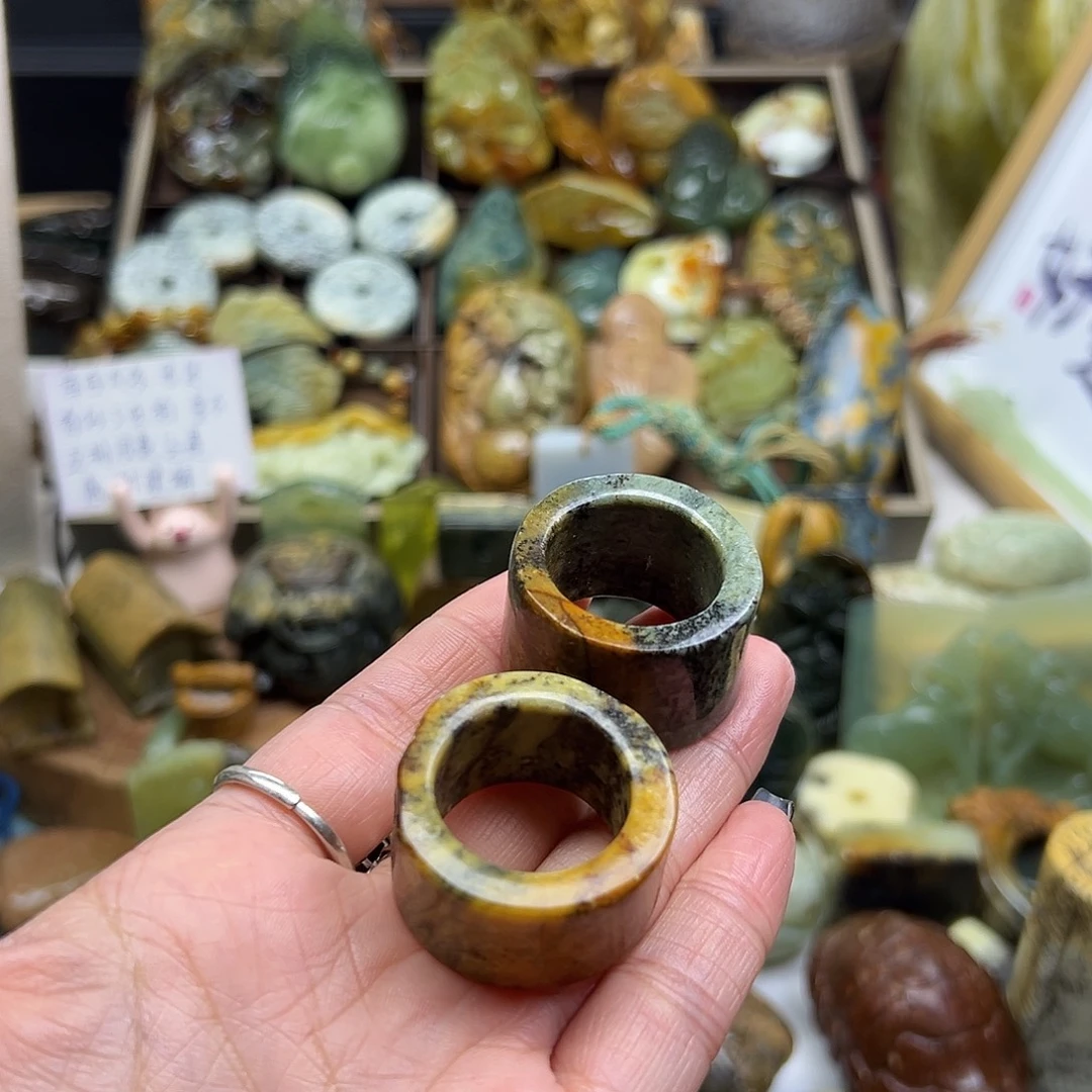 好***云岫岩河磨玉（透闪石质玉）未镶嵌颈饰河磨玉扳指