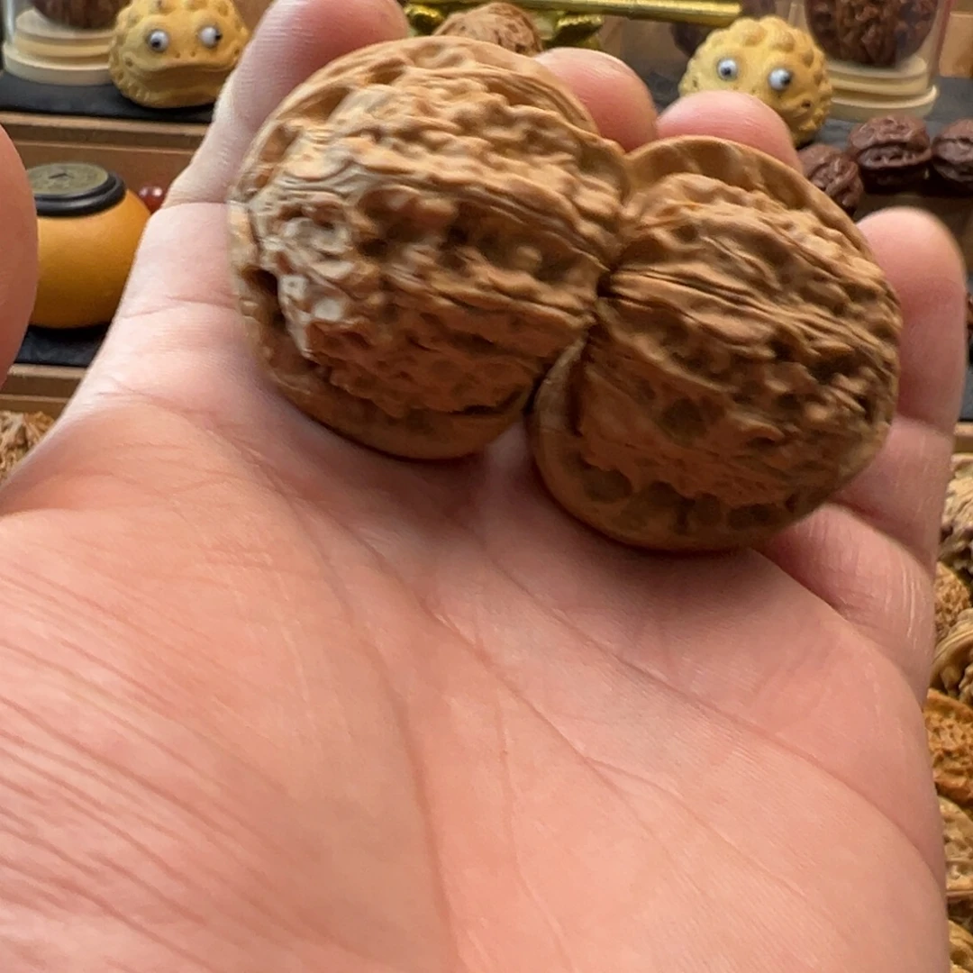 把件猴头核桃文玩核桃，白狮子
