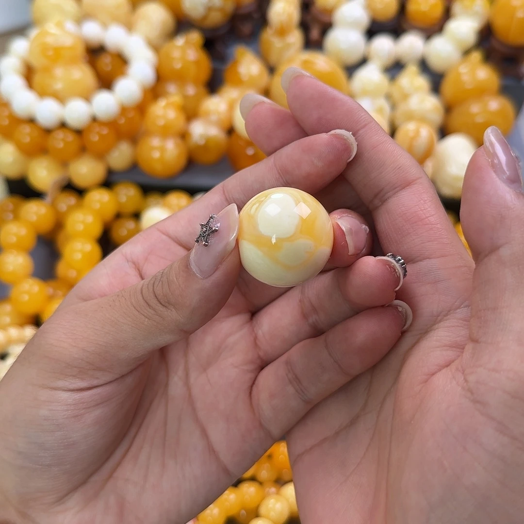 蜜蜡未镶嵌珠宝奇石