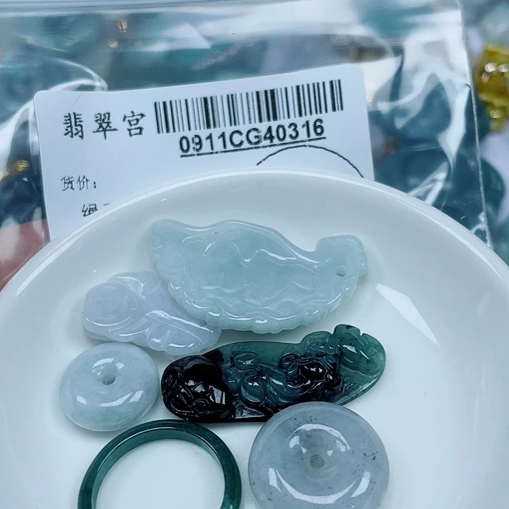 吊坠(不含链)未镶嵌翡翠