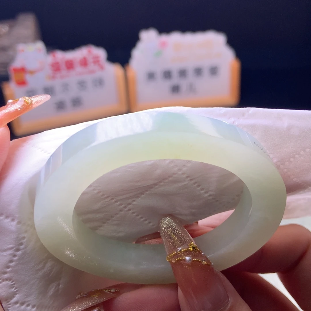 定制翡翠未镶嵌手镯