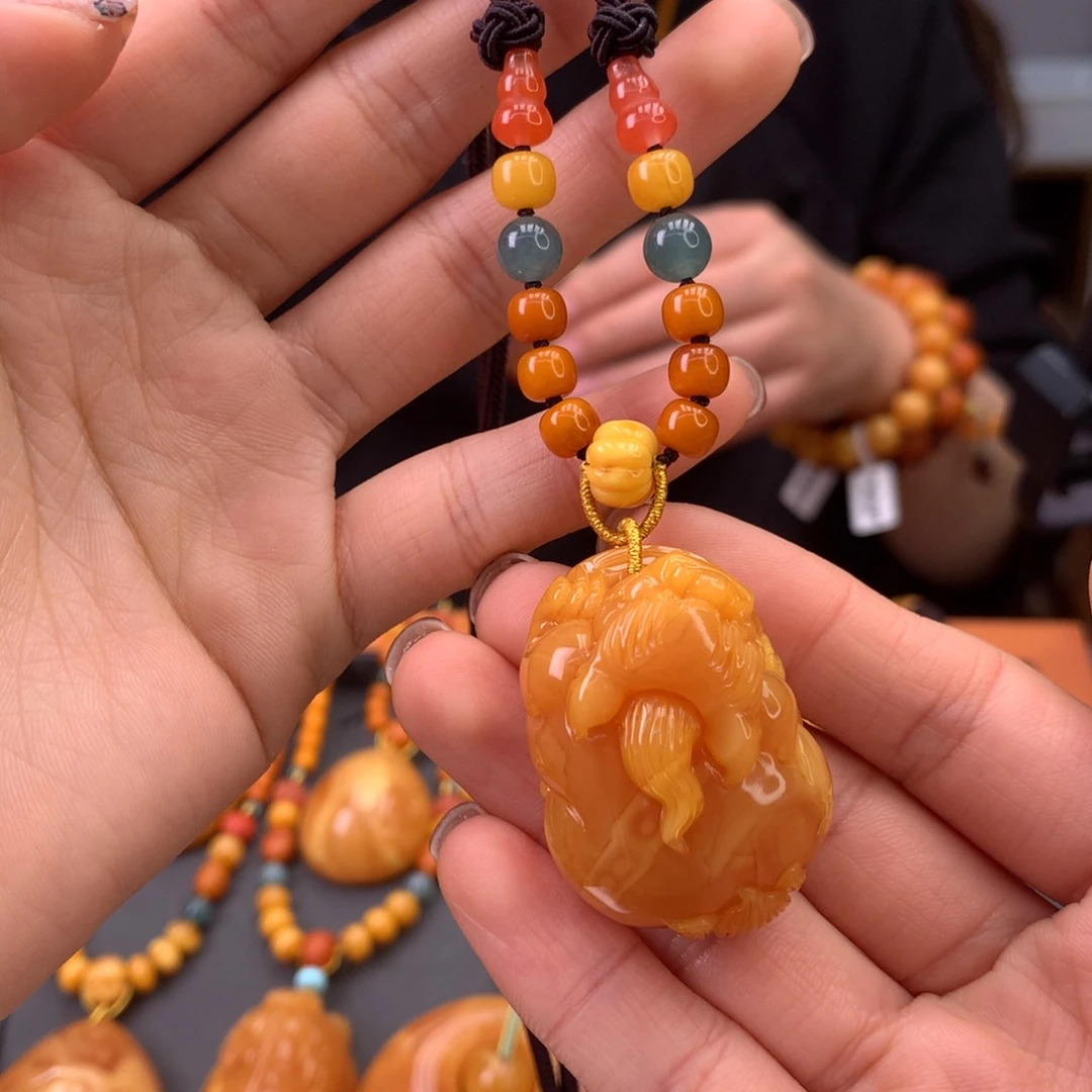 蜜蜡颈饰未镶嵌貔貅