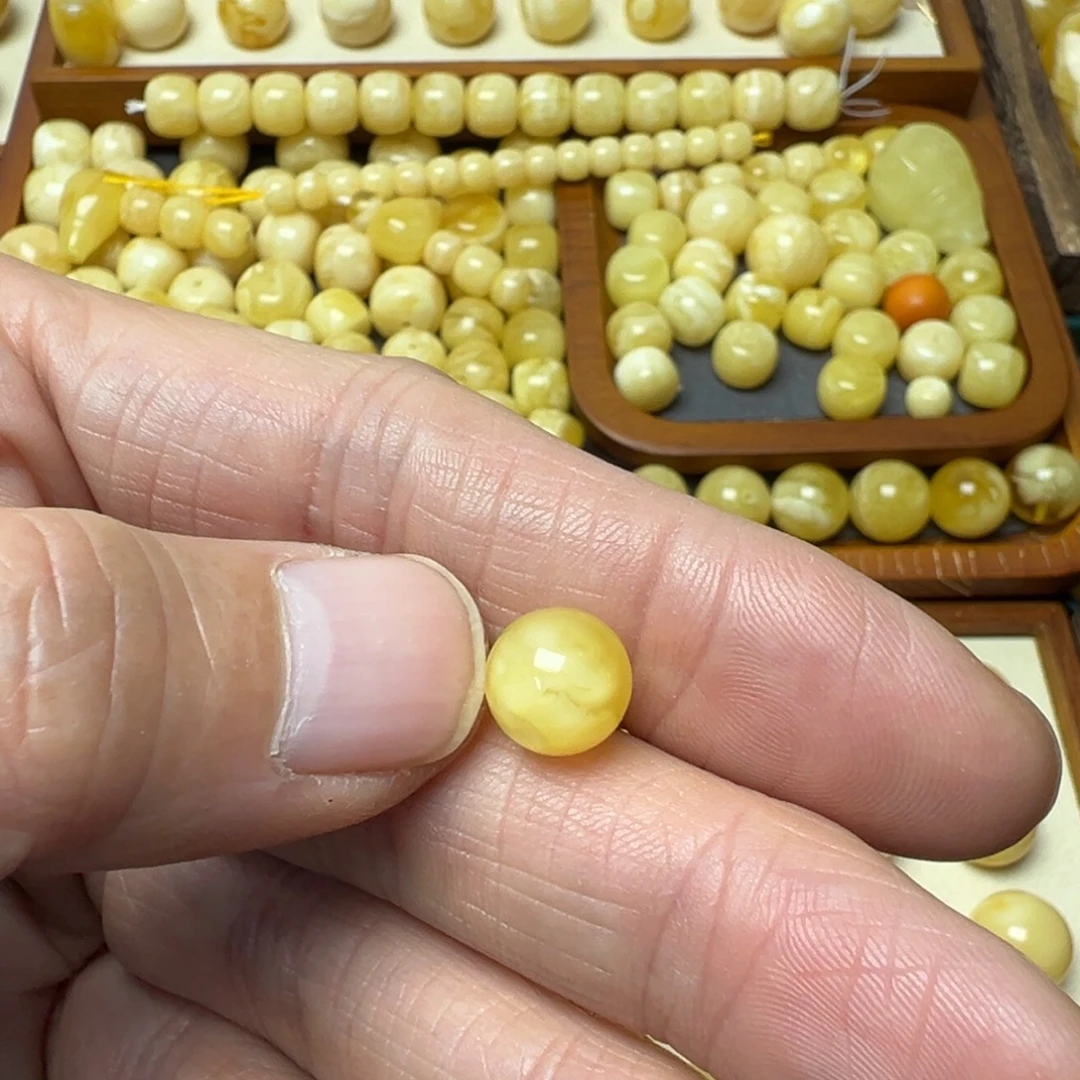 前***惧蜜蜡未镶嵌裸石琥珀蜜蜡