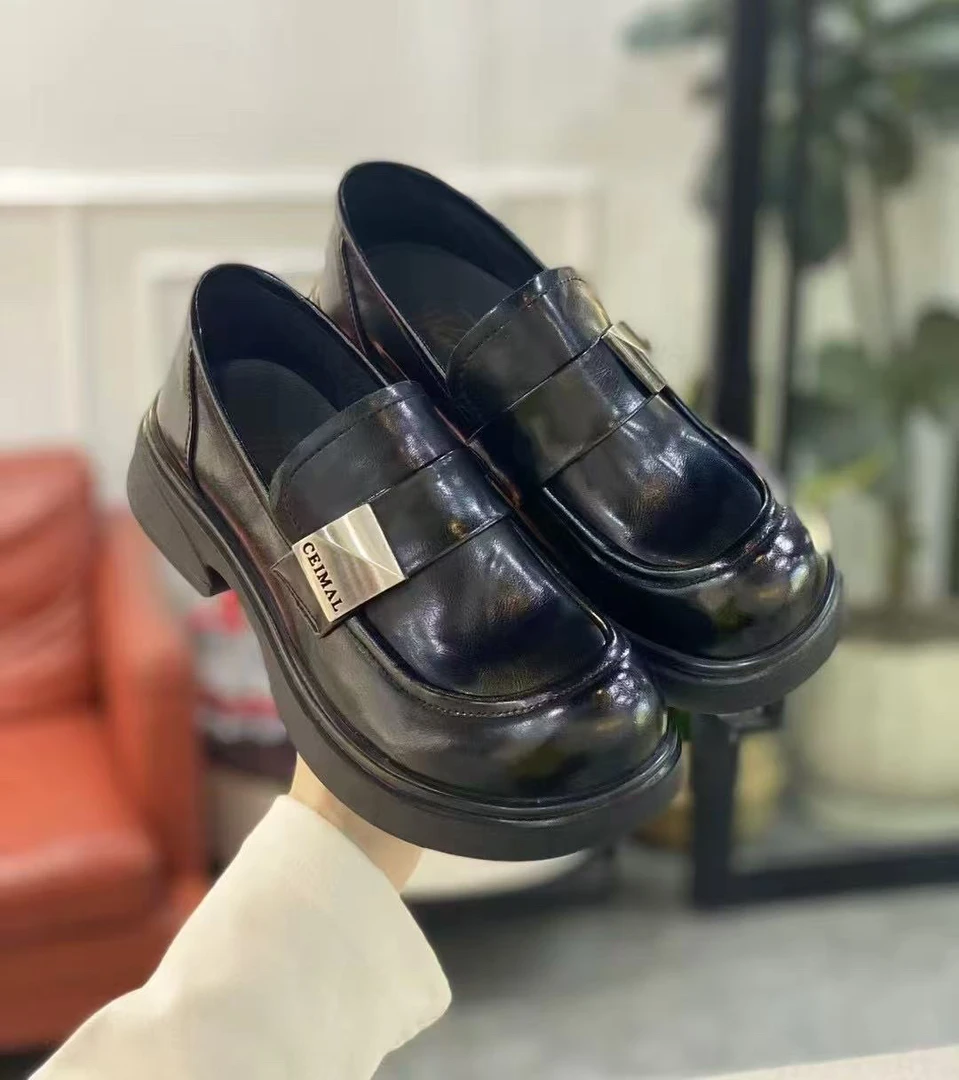 乐福鞋春秋厚底小皮鞋一脚蹬金属装饰女单鞋