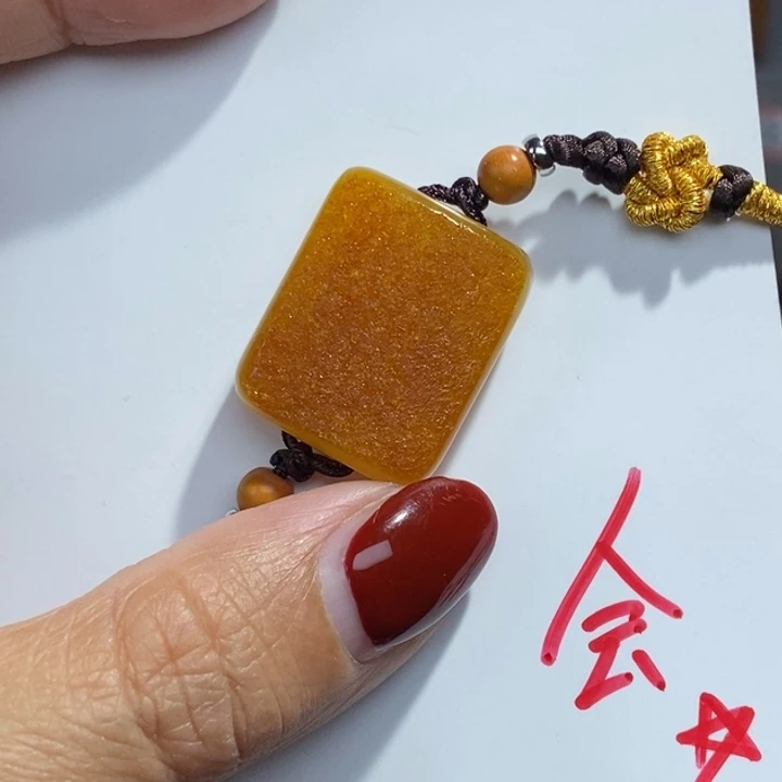 未镶嵌琥珀珠宝奇石