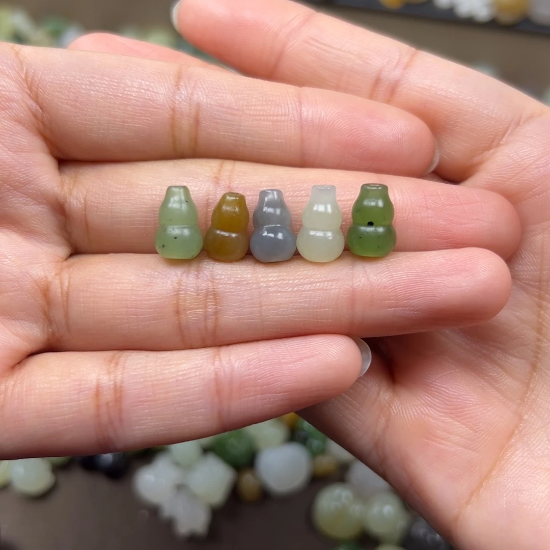 和田玉未镶嵌颈饰19.9一个多样性发其一