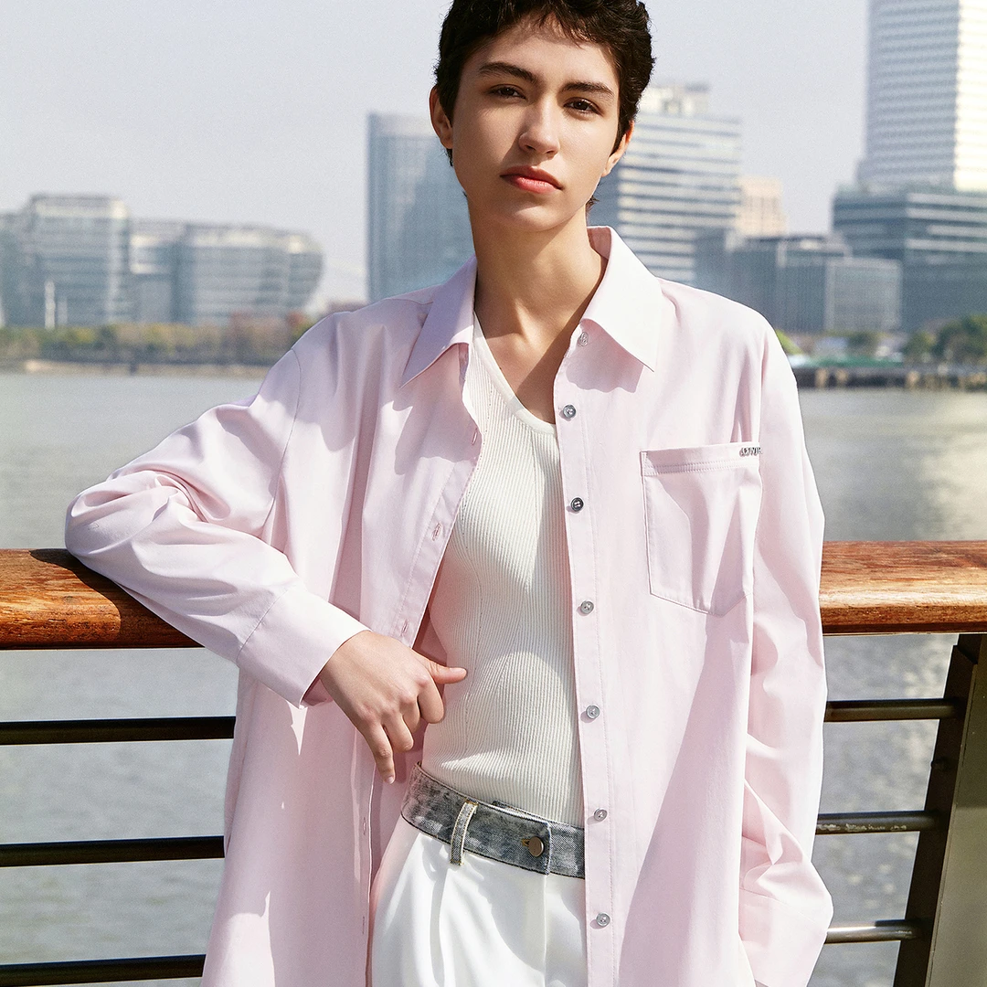 COVERINS2025夏季新款橡皮粉宽松版型翻领纽扣棉质衬衫CC35230010