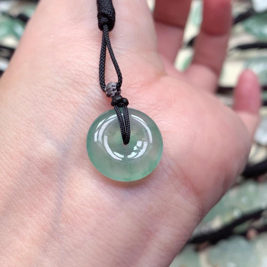 J***翡翠未镶嵌颈饰扣子