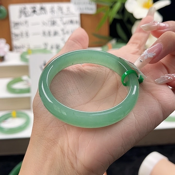 东陵石手镯未镶嵌