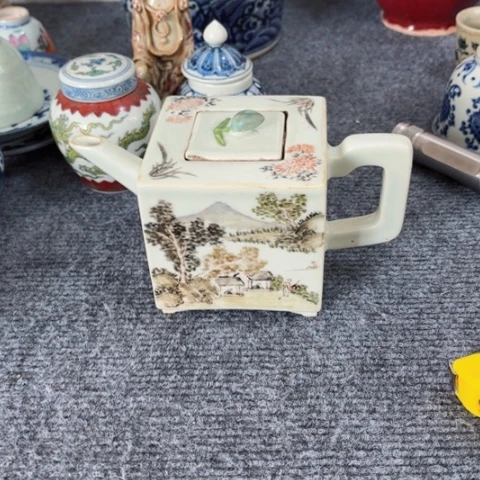 用****6一个青花人物故事茶壶