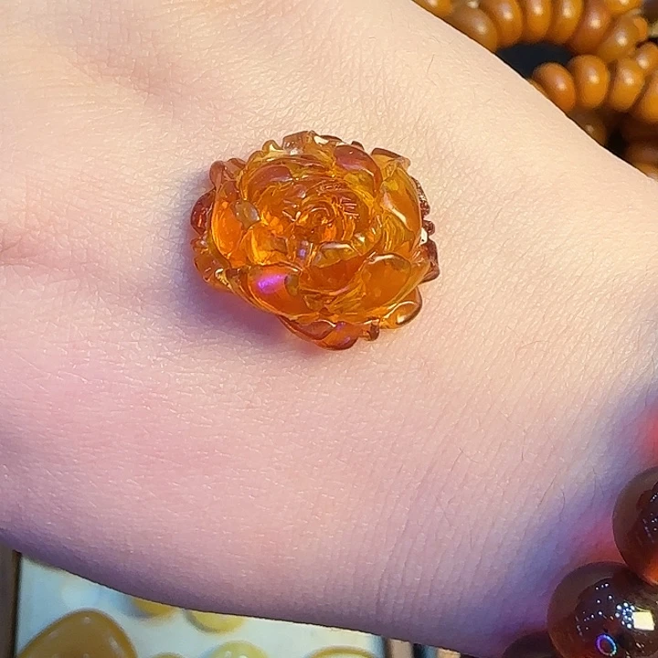 琥珀未镶嵌颈饰琥珀玫瑰花吊坠