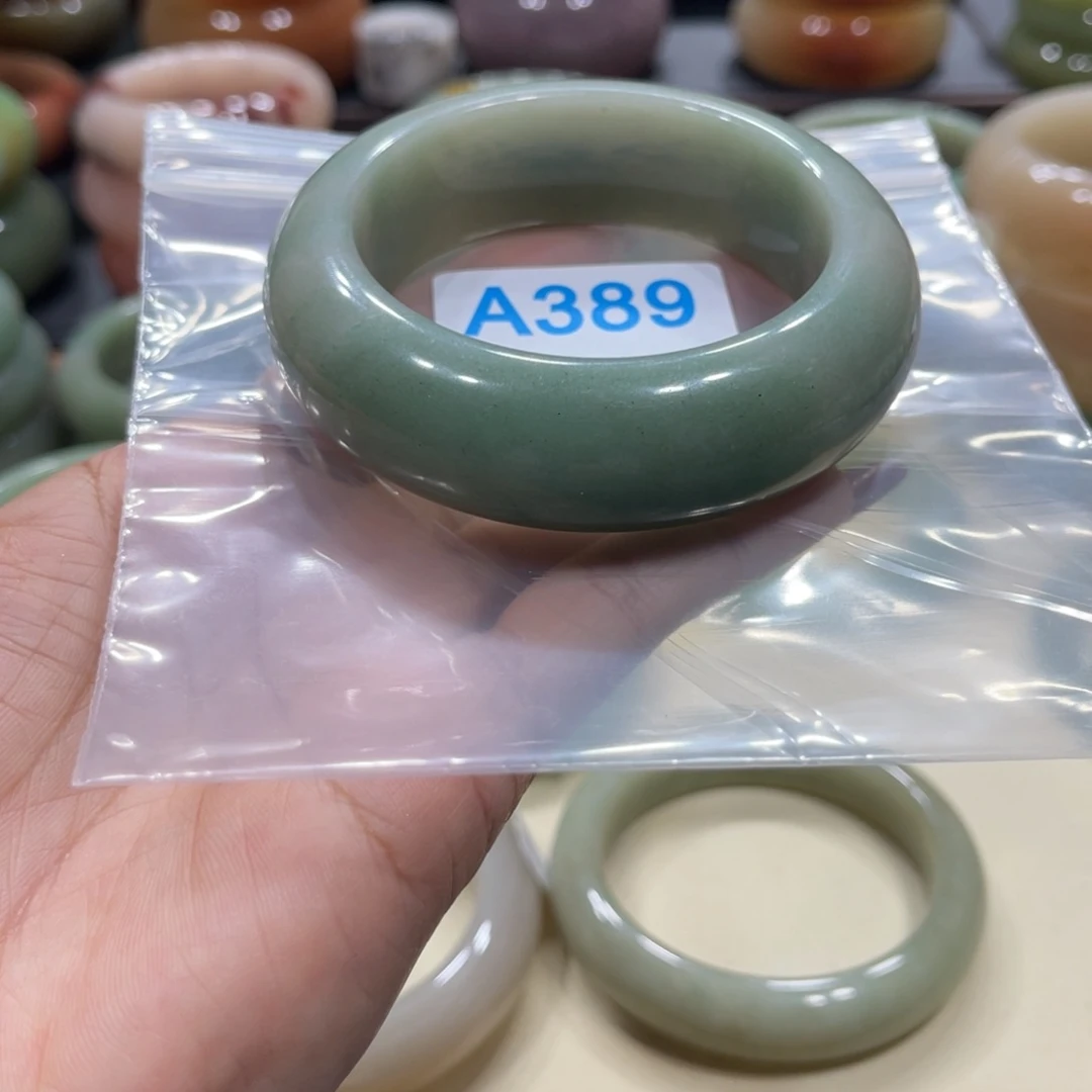 未镶嵌手镯石英岩玉