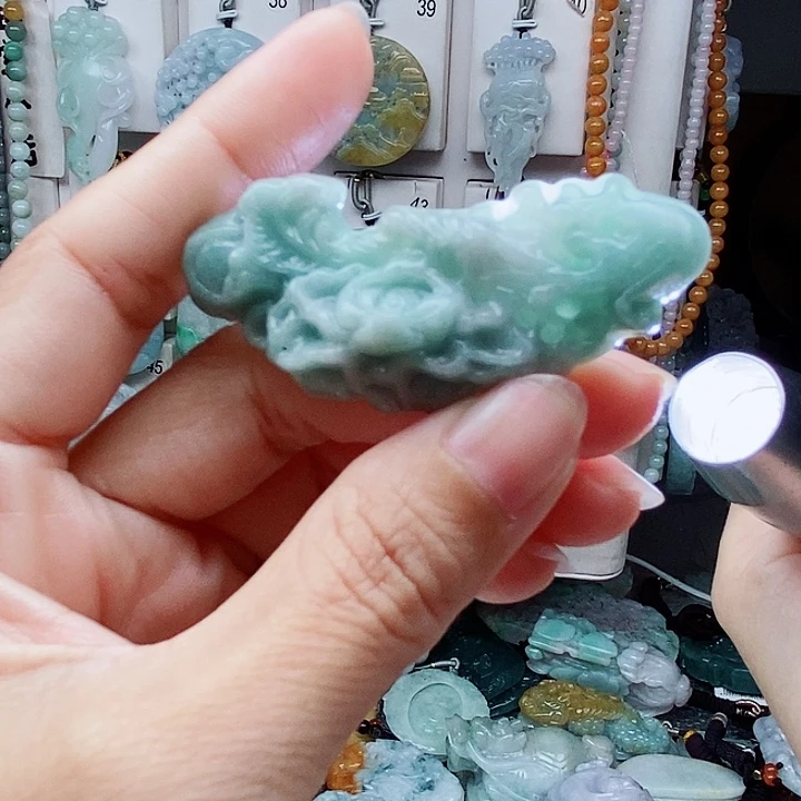 翡翠未镶嵌颈饰翡翠