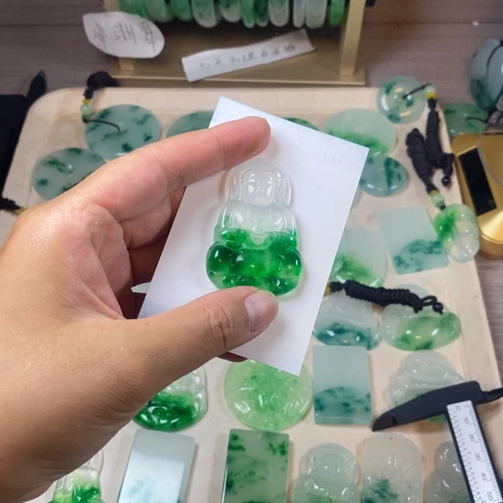 强***车颈饰未镶嵌翡翠观音吊坠