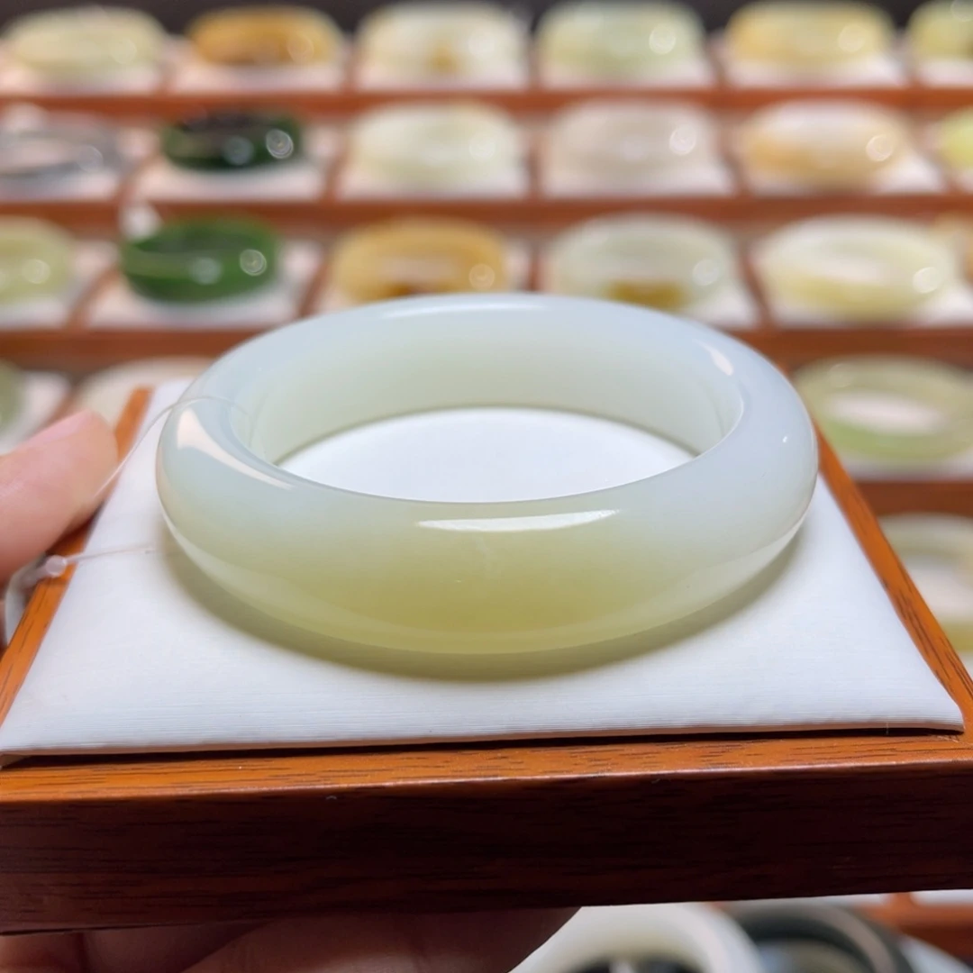 【闪购商品】和田玉手镯未镶嵌